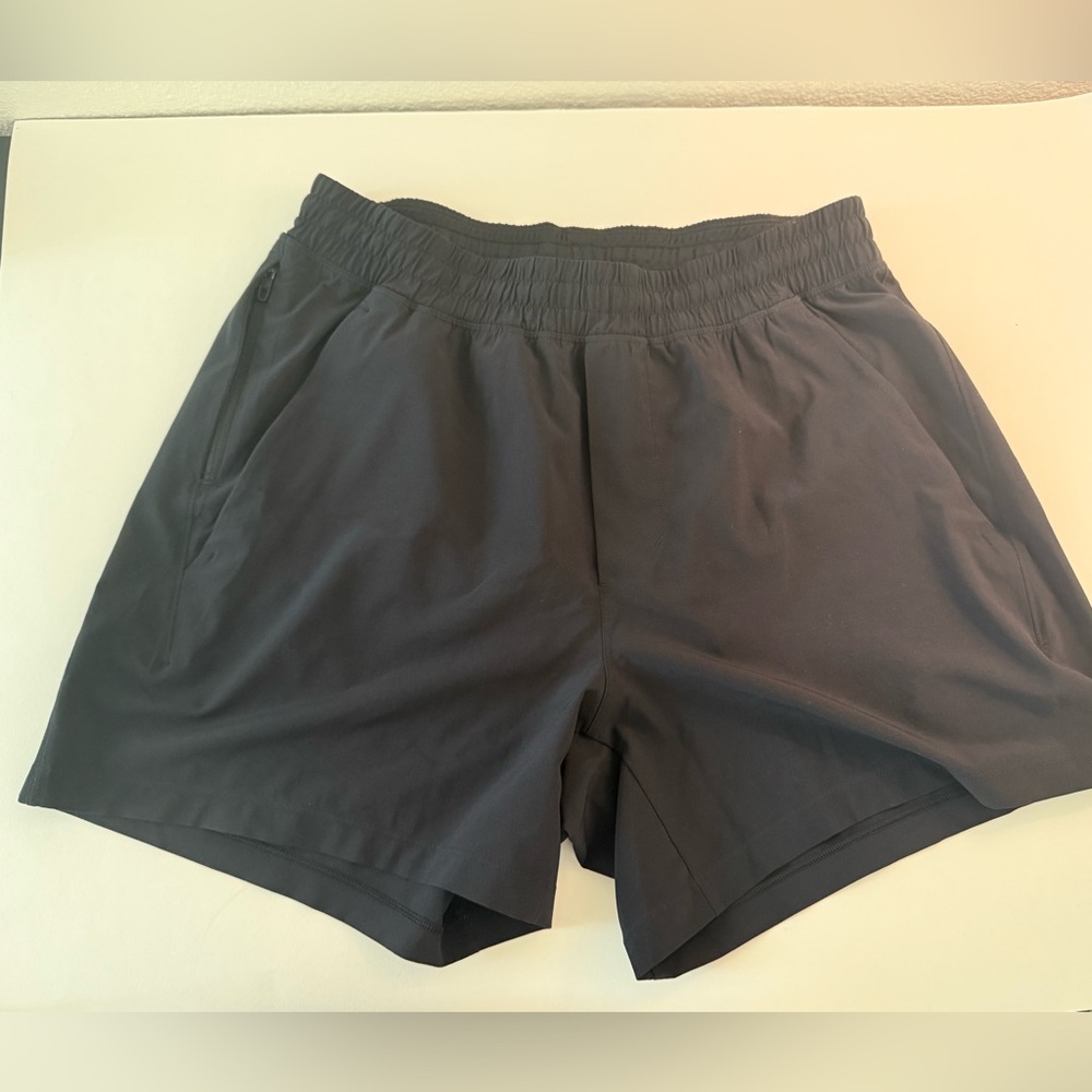 Lululemon Athletica Black Pacebreaker Shorts Medium 5 inch inseam